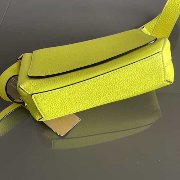 Women's Small Burberry Crossbody Bag In Neon Yellow Grained Calfskin - Picture 8 of 14